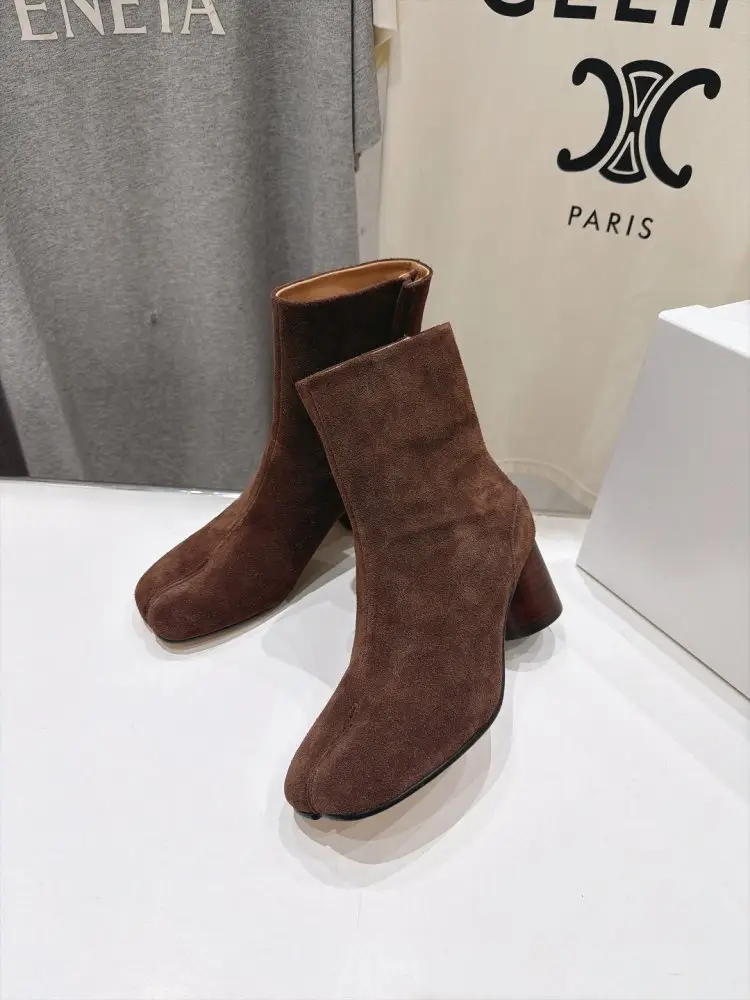 Maison Margiela MM6 Ankle boots from split the toe and massive heel — Photo 4
