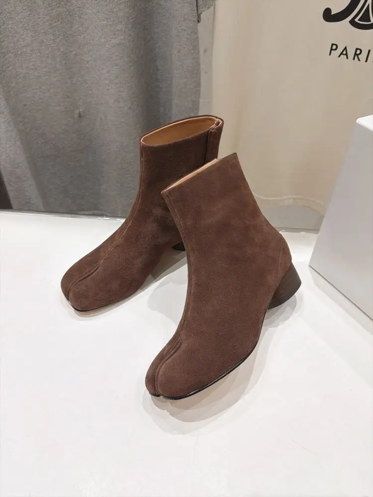 Maison Margiela MM6 Ankle boots from split the toe and massive heel — Photo 4