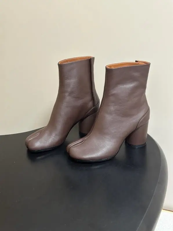 Maison Margiela MM6 Ankle boots from split the toe and massive heel — Photo 4