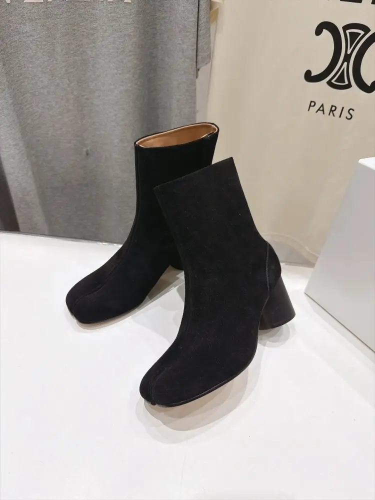 Maison Margiela MM6 Ankle boots from split the toe and massive heel — Photo 4
