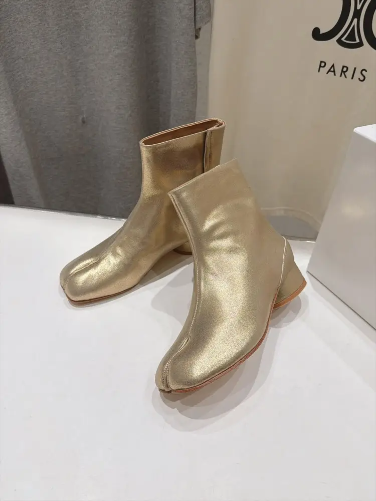 Maison Margiela MM6 Ankle boots from split the toe and massive heel — Photo 4