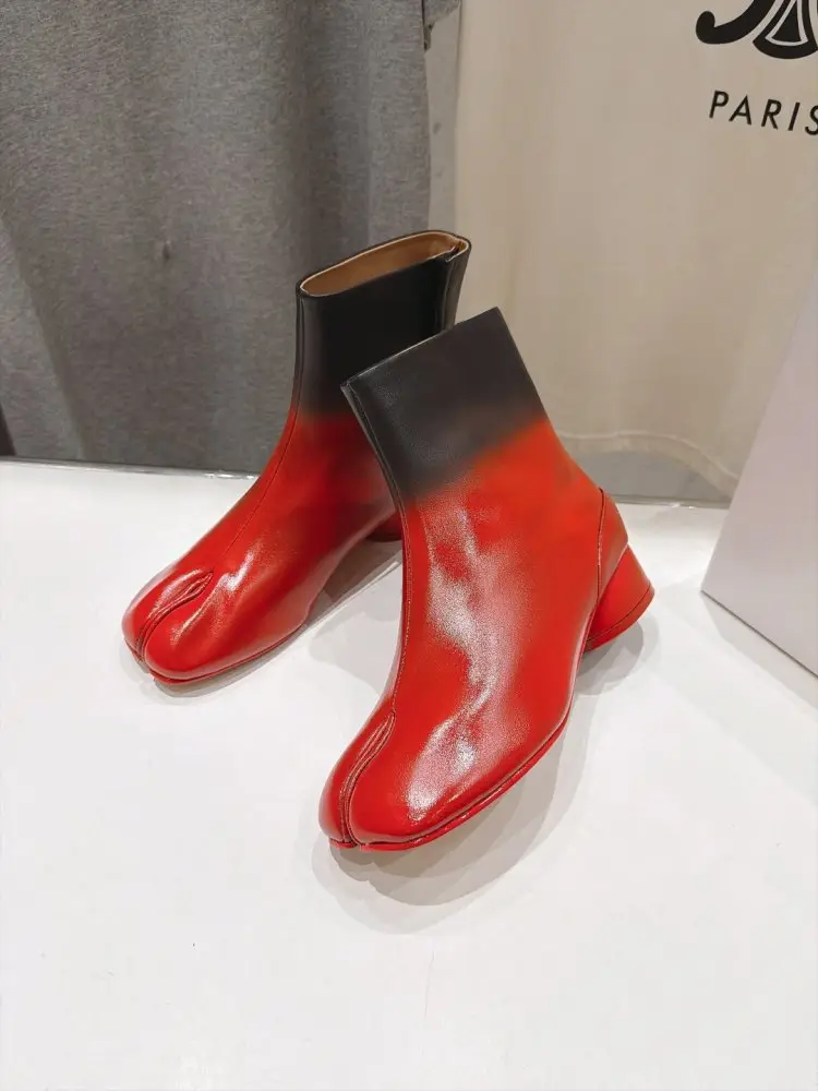Maison Margiela MM6 Ankle boots from split the toe and massive heel — Photo 4