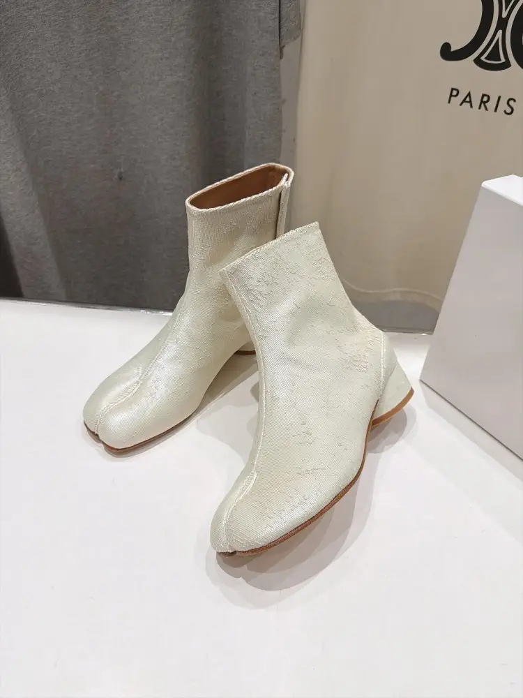 Maison Margiela MM6 Ankle boots from split the toe and massive heel — Photo 4