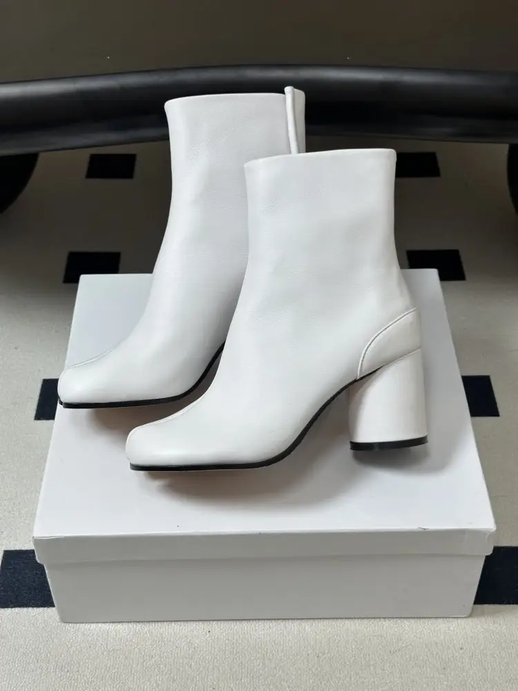 Maison Margiela MM6 Ankle boots from split the toe and massive heel — Photo 4