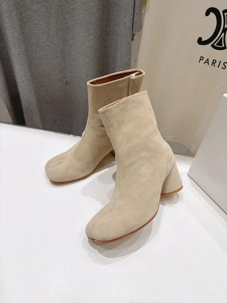 Maison Margiela MM6 Ankle boots from split the toe and massive heel — Photo 4