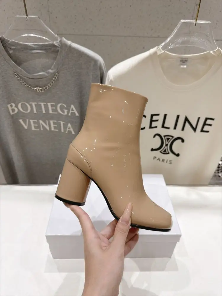 Maison Margiela MM6 Ankle boots from split the toe and massive heel — Photo 5