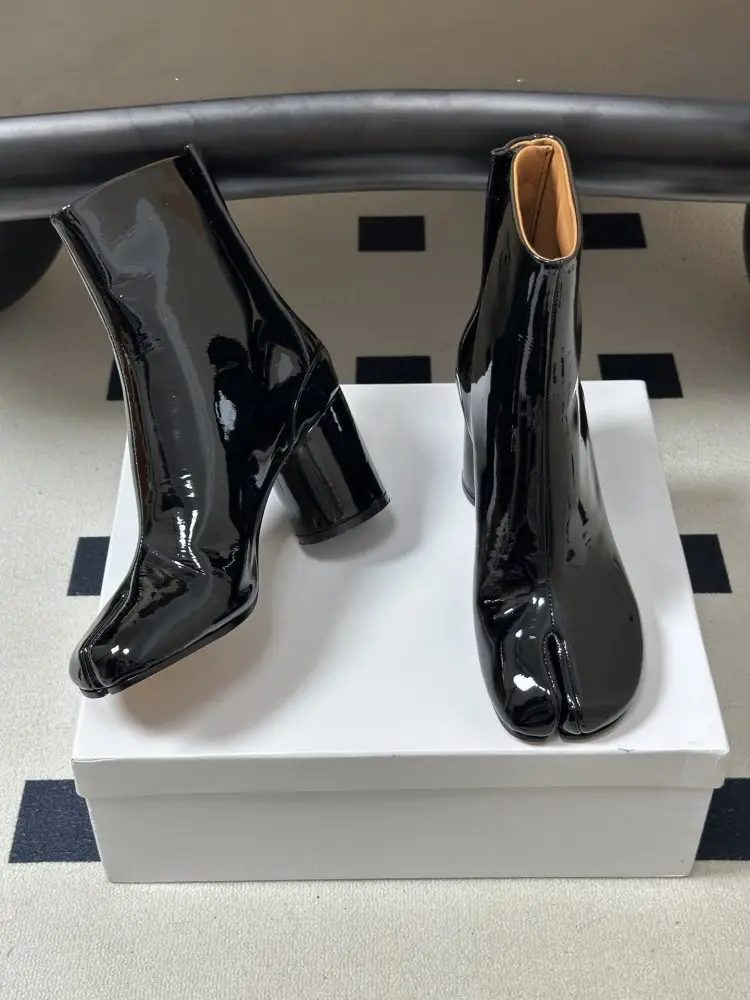 Maison Margiela MM6 Ботильоны с раздельным носком и массивным каблуком — Фото 5