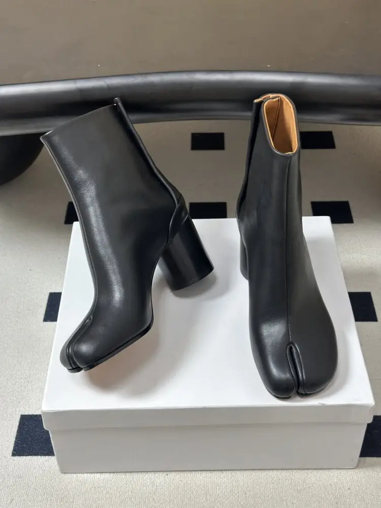 Maison Margiela MM6 Ботильоны с раздельным носком и массивным каблуком — Фото 5
