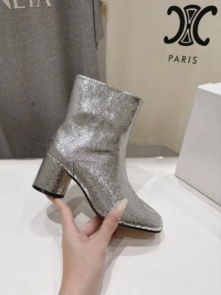 Maison Margiela MM6 Ankle boots from split the toe and massive heel — Photo 5