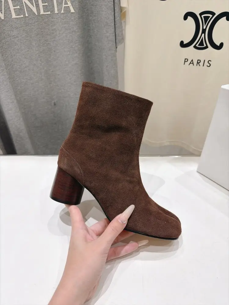Maison Margiela MM6 Ankle boots from split the toe and massive heel — Photo 5