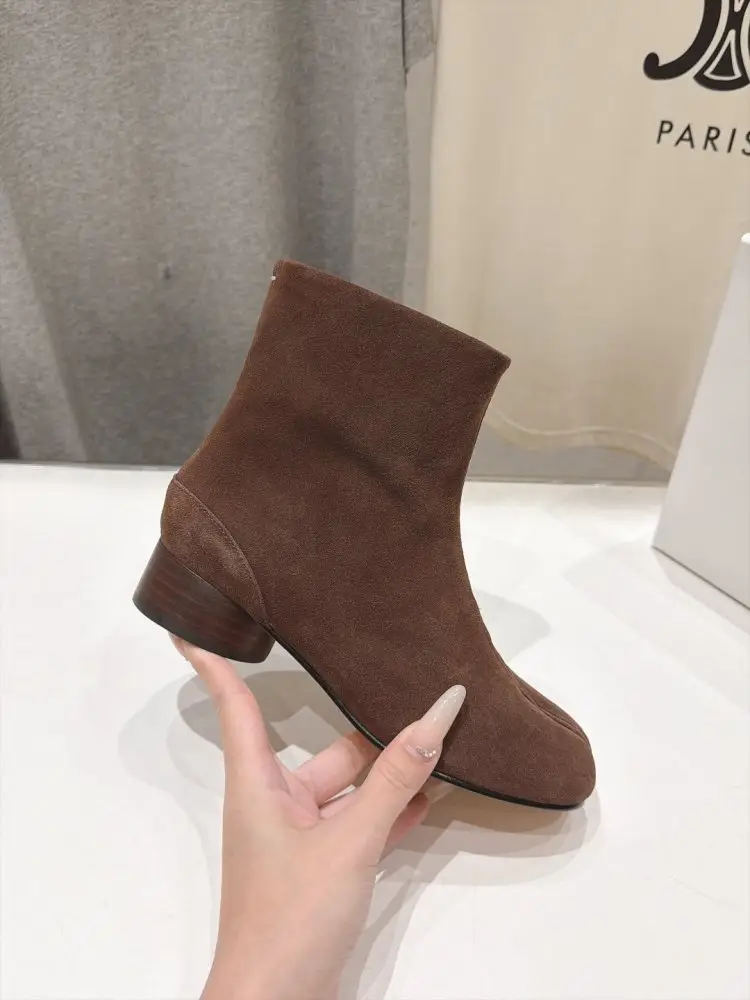 Maison Margiela MM6 Ankle boots from split the toe and massive heel — Photo 5
