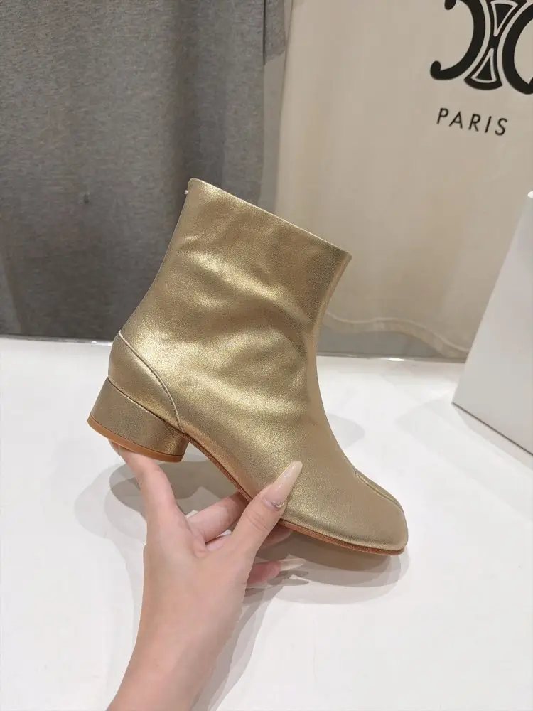Maison Margiela MM6 Ankle boots from split the toe and massive heel — Photo 5