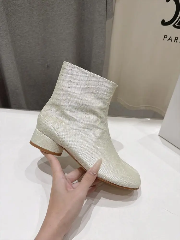 Maison Margiela MM6 Ankle boots from split the toe and massive heel — Photo 5