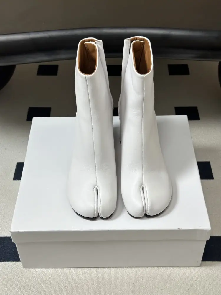 Maison Margiela MM6 Ankle boots from split the toe and massive heel — Photo 5