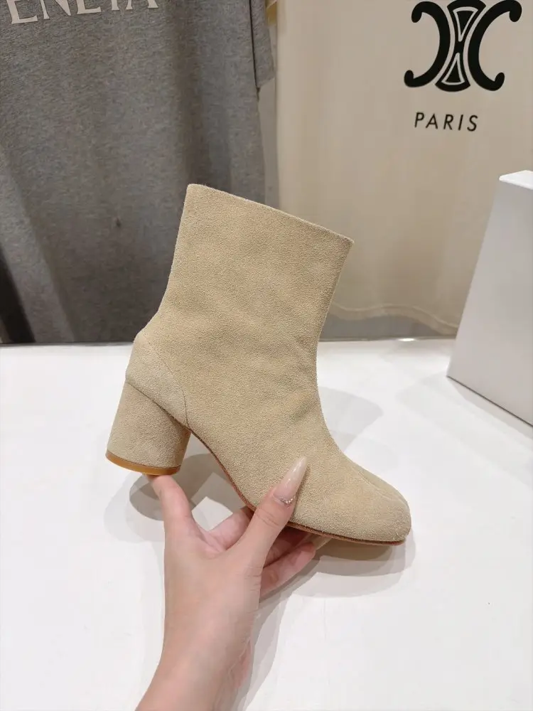 Maison Margiela MM6 Ankle boots from split the toe and massive heel — Photo 5