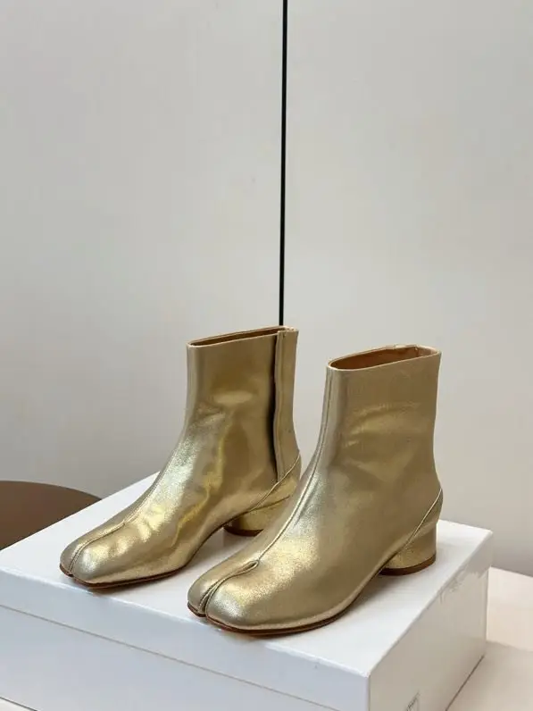 Maison Margiela MM6 — Ботильоны с раздельным носком