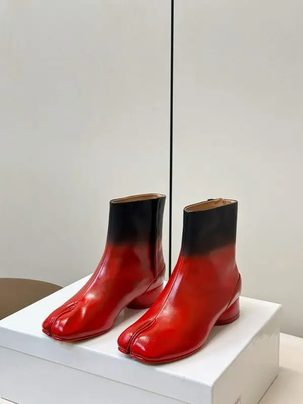 Maison Margiela MM6 — Ботильйони з роздільним носком