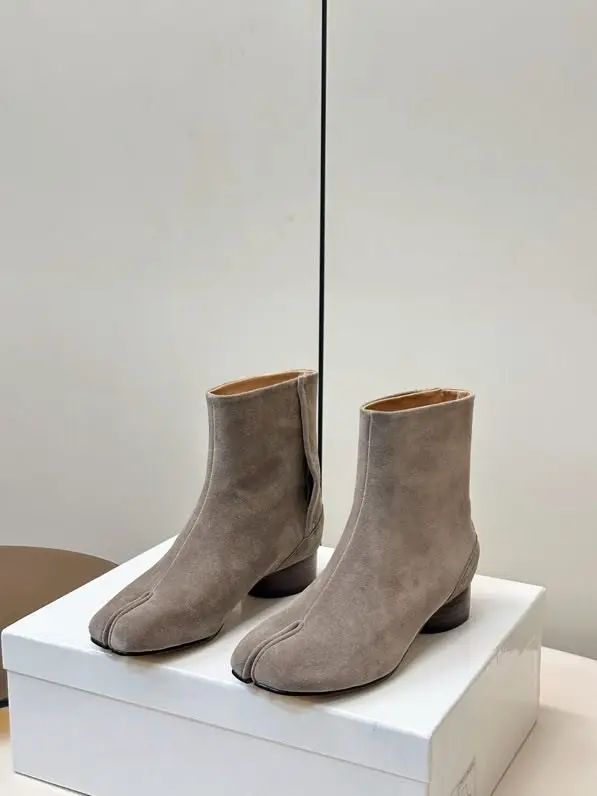 Maison Margiela MM6 — Ботильйони з роздільним носком