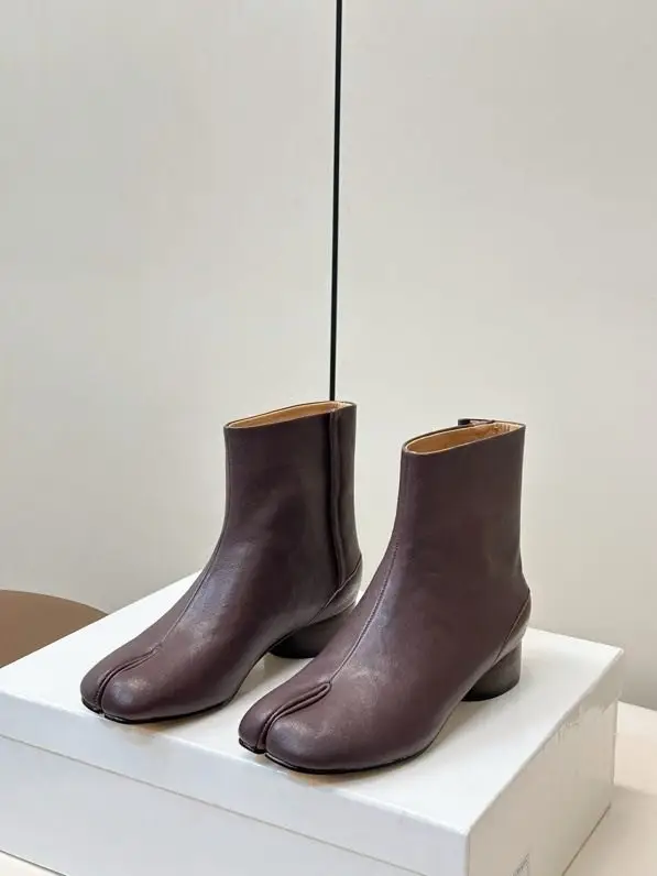 Maison Margiela MM6 — Ботильоны с раздельным носком