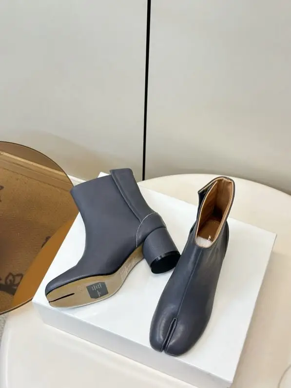 Maison Margiela MM6 Ботильйони з роздільним носком — Фото 2
