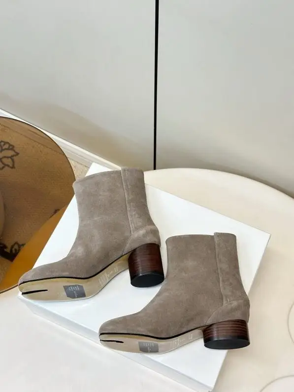 Maison Margiela MM6 Ботильйони з роздільним носком — Фото 4