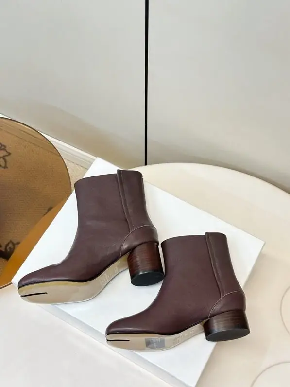 Maison Margiela MM6 Ботильйони з роздільним носком — Фото 5