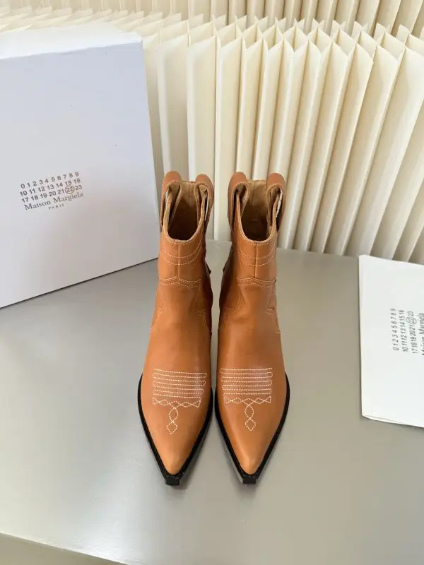 Maison Margiela MM6 — Ботильйони MM6 Retro з гострим носком і танкеткой