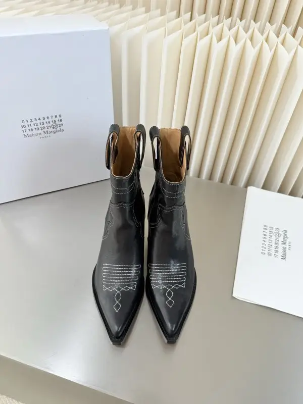 Maison Margiela MM6 — Ботильйони MM6 Retro з гострим носком і танкеткой