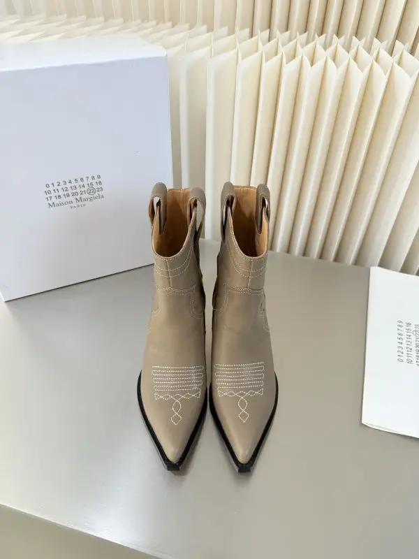 Maison Margiela MM6 — Ботильйони MM6 Retro з гострим носком і танкеткой