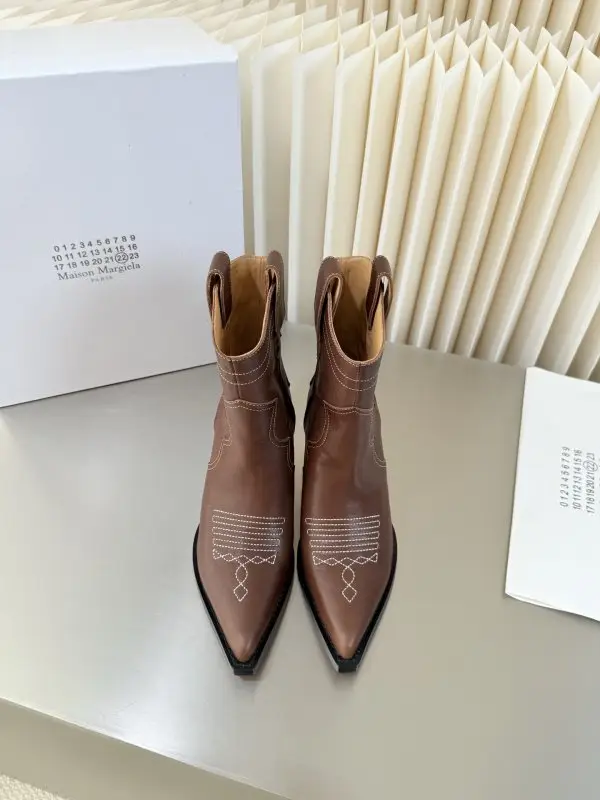 Maison Margiela MM6 — Ботильйони MM6 Retro з гострим носком і танкеткой