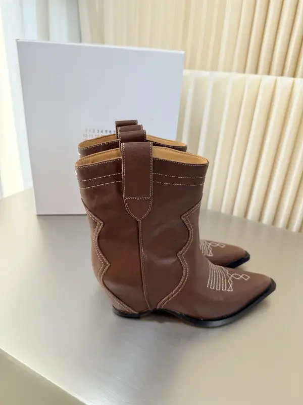 Maison Margiela MM6 Ботильоны MM6 Retro с острым носком и танкеткой — Фото 2
