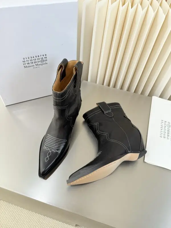 Maison Margiela MM6 Ботильйони MM6 Retro з гострим носком і танкеткой — Фото 3