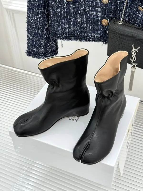Maison Margiela MM6 Ankle boots on Wedge from split the toe — Photo 2