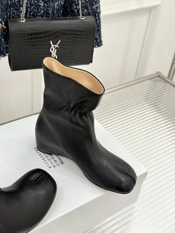 Maison Margiela MM6 Ankle boots on Wedge from split the toe — Photo 3