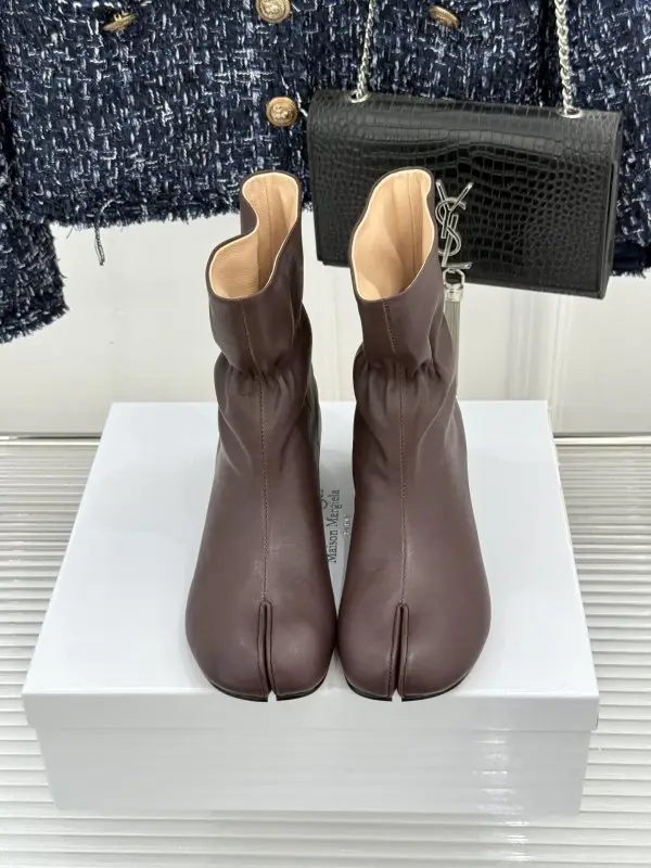 Maison Margiela MM6 Ботильоны на танкетке с раздельным носком — Фото 4