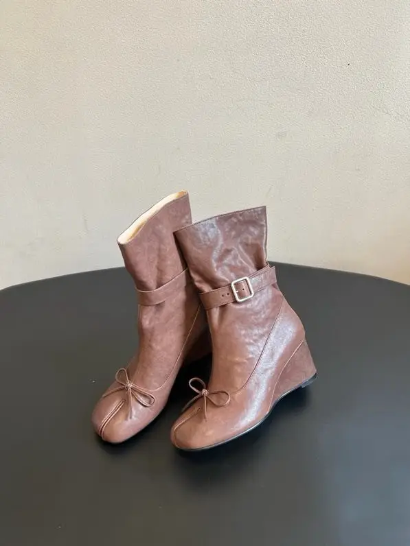 Maison Margiela MM6 — Ботильоны Tabi с разрезным носком на танкетке
