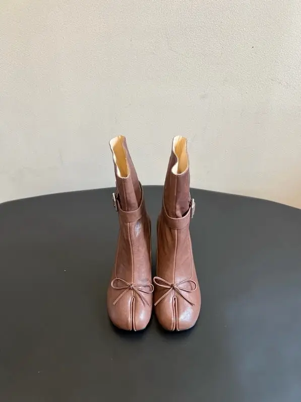 Maison Margiela MM6 Ботильйони Tabi з разрезным носком на танкетці — Фото 2