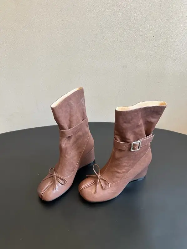 Maison Margiela MM6 Ботильйони Tabi з разрезным носком на танкетці — Фото 3