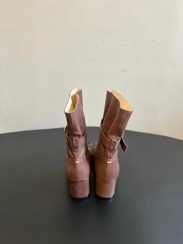 Maison Margiela MM6 Ботильйони Tabi з разрезным носком на танкетці — Фото 4