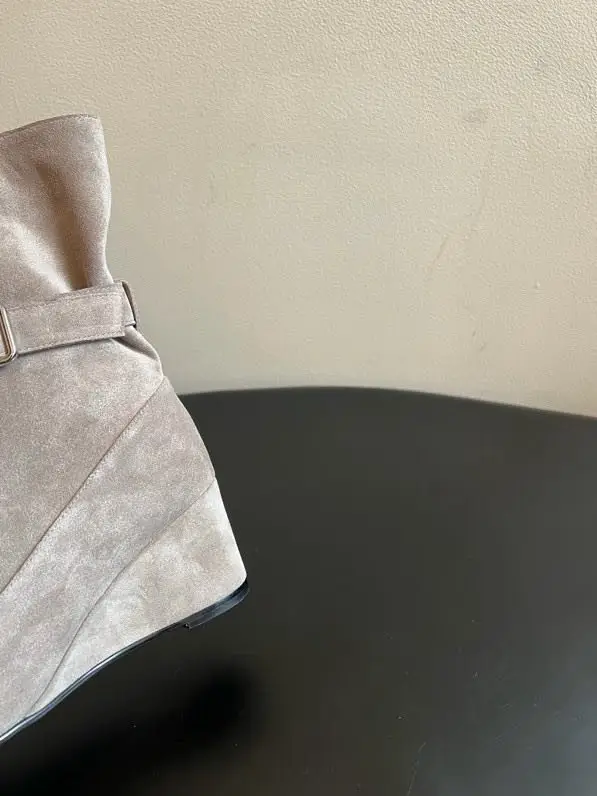 Maison Margiela MM6 Ботильоны Tabi с разрезным носком на танкетке — Фото 4