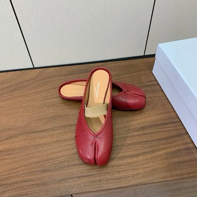 Maison Margiela MM6 — Балетки Tabi с раздвоенным носком