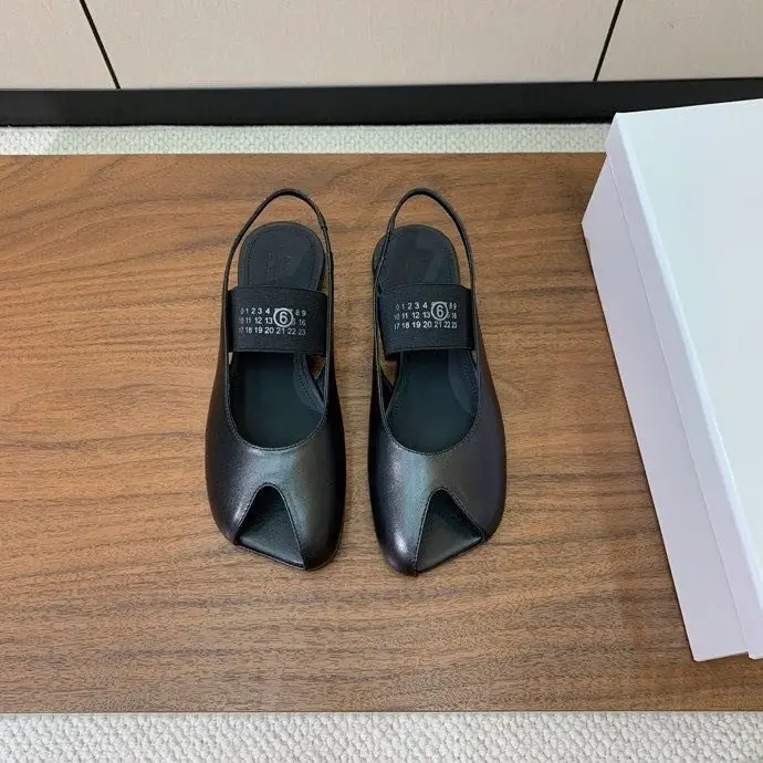 Maison Margiela MM6 — Ballet shoes Tabi from bifurcated the toe