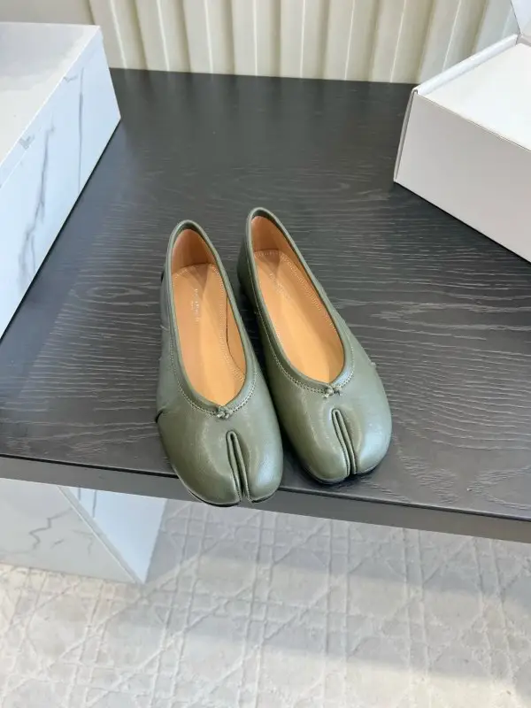 Maison Margiela MM6 — Ballet shoes Tabi from bifurcated the toe
