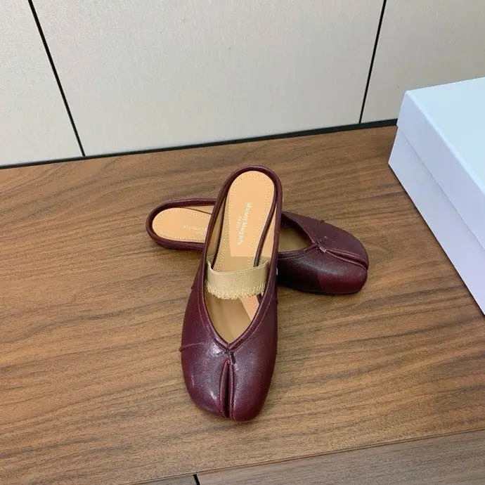 Maison Margiela MM6 — Ballet shoes Tabi from bifurcated the toe