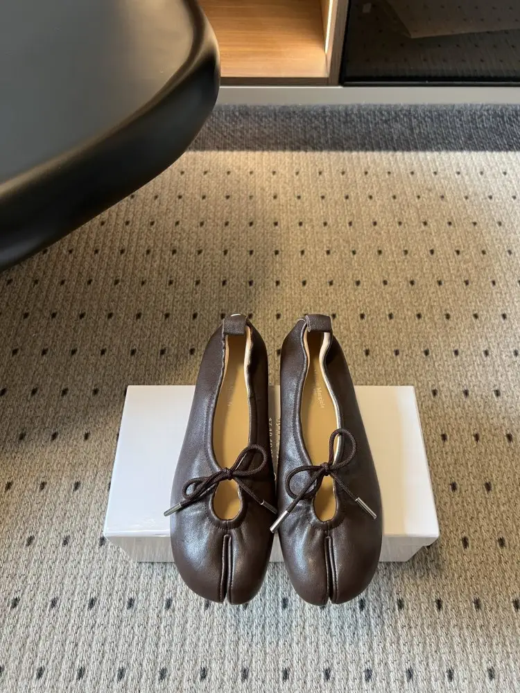 Maison Margiela MM6 — Балетки Tabi с раздвоенным носком