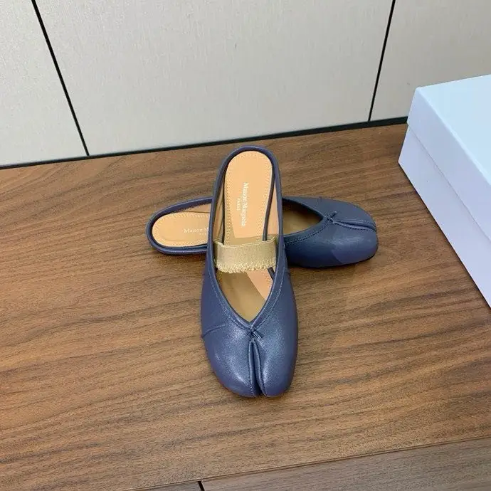 Maison Margiela MM6 — Балетки Tabi с раздвоенным носком