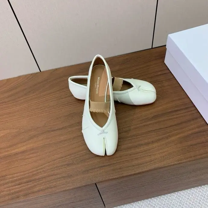 Maison Margiela MM6 — Балетки Tabi с раздвоенным носком