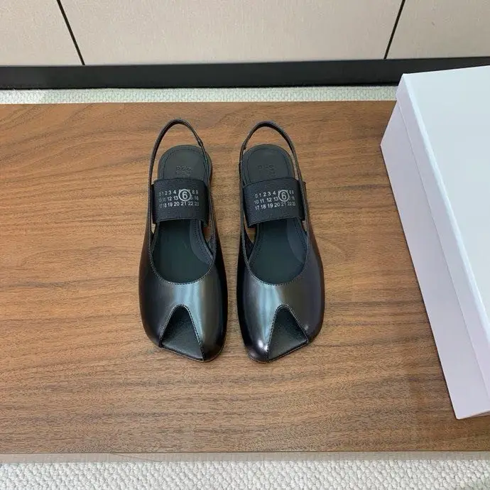 Maison Margiela MM6 — Балетки Tabi с раздвоенным носком