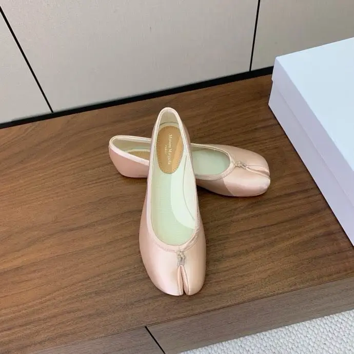 Maison Margiela MM6 — Ballet shoes Tabi from bifurcated the toe