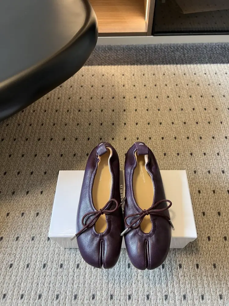 Maison Margiela MM6 — Балетки Tabi с раздвоенным носком